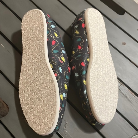 NWOB TOMS  Women’s Tree Lights Holiday Shoes - Picture 5 of 6
